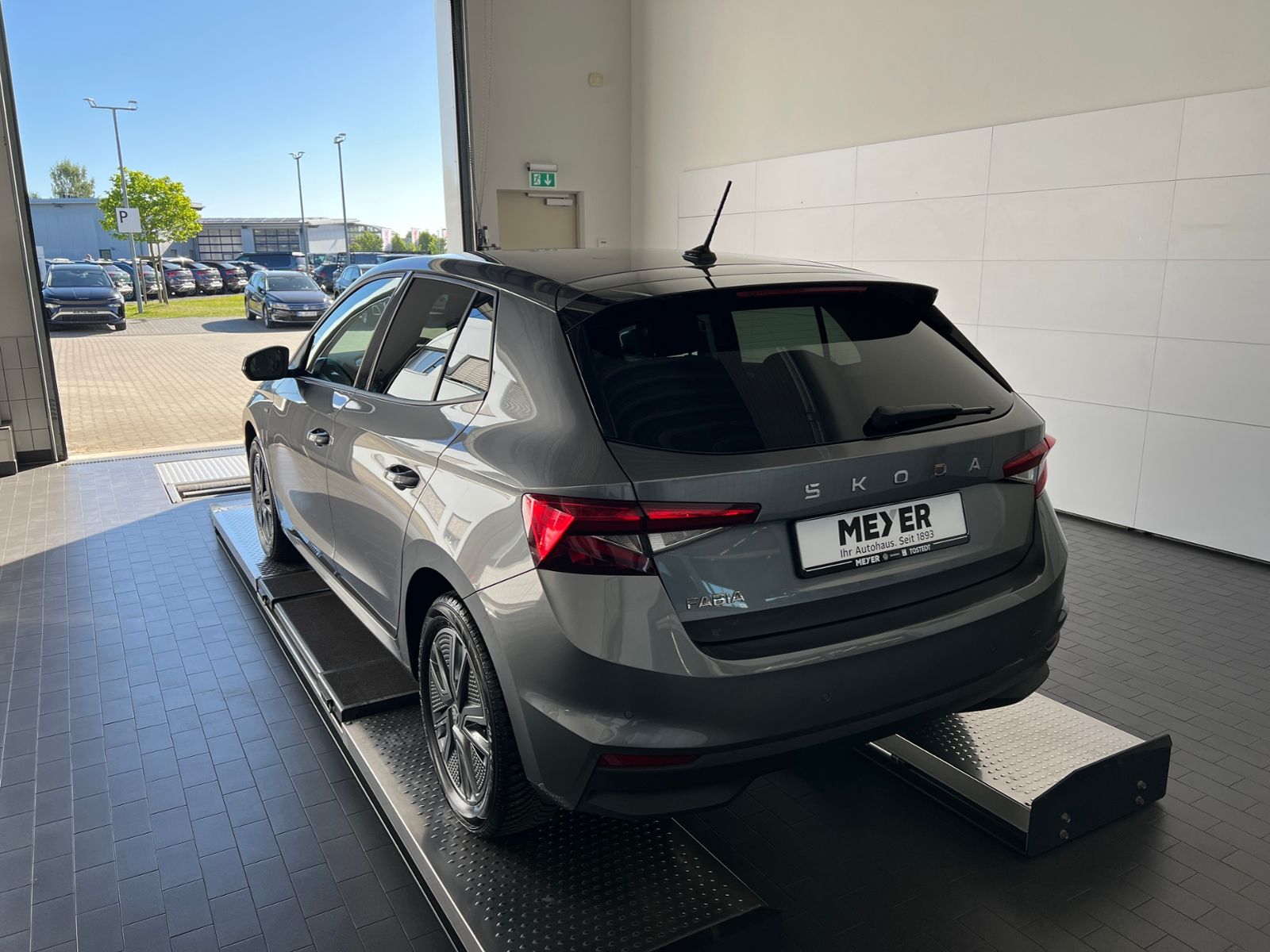 Fahrzeugabbildung SKODA Fabia Selection Tour 1.0 TSI *Vorb. AHK, LED, Ka