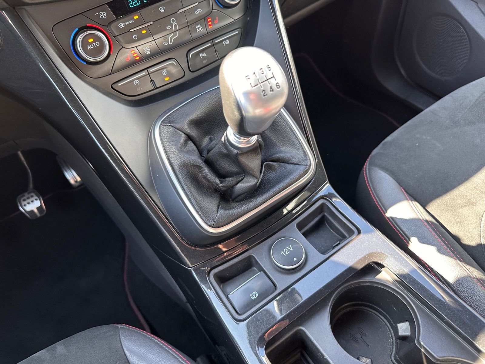 Fahrzeugabbildung Ford Kuga ST-Line 2.0 TDCi AHK/Navi/BiXenon/SHZG