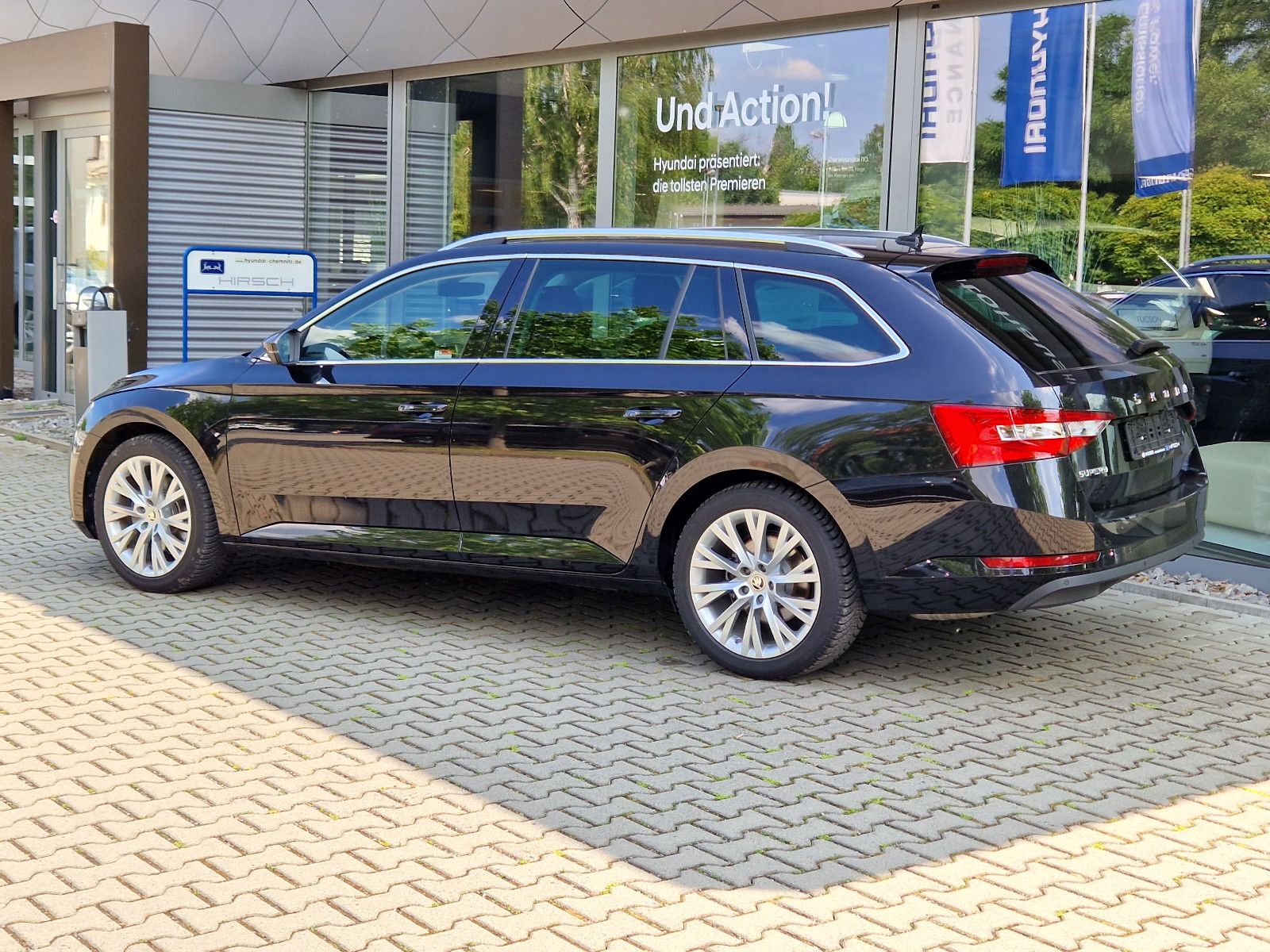 Fahrzeugabbildung SKODA Superb Combi Ambition 2.0 TDI DSG NAVI RFK
