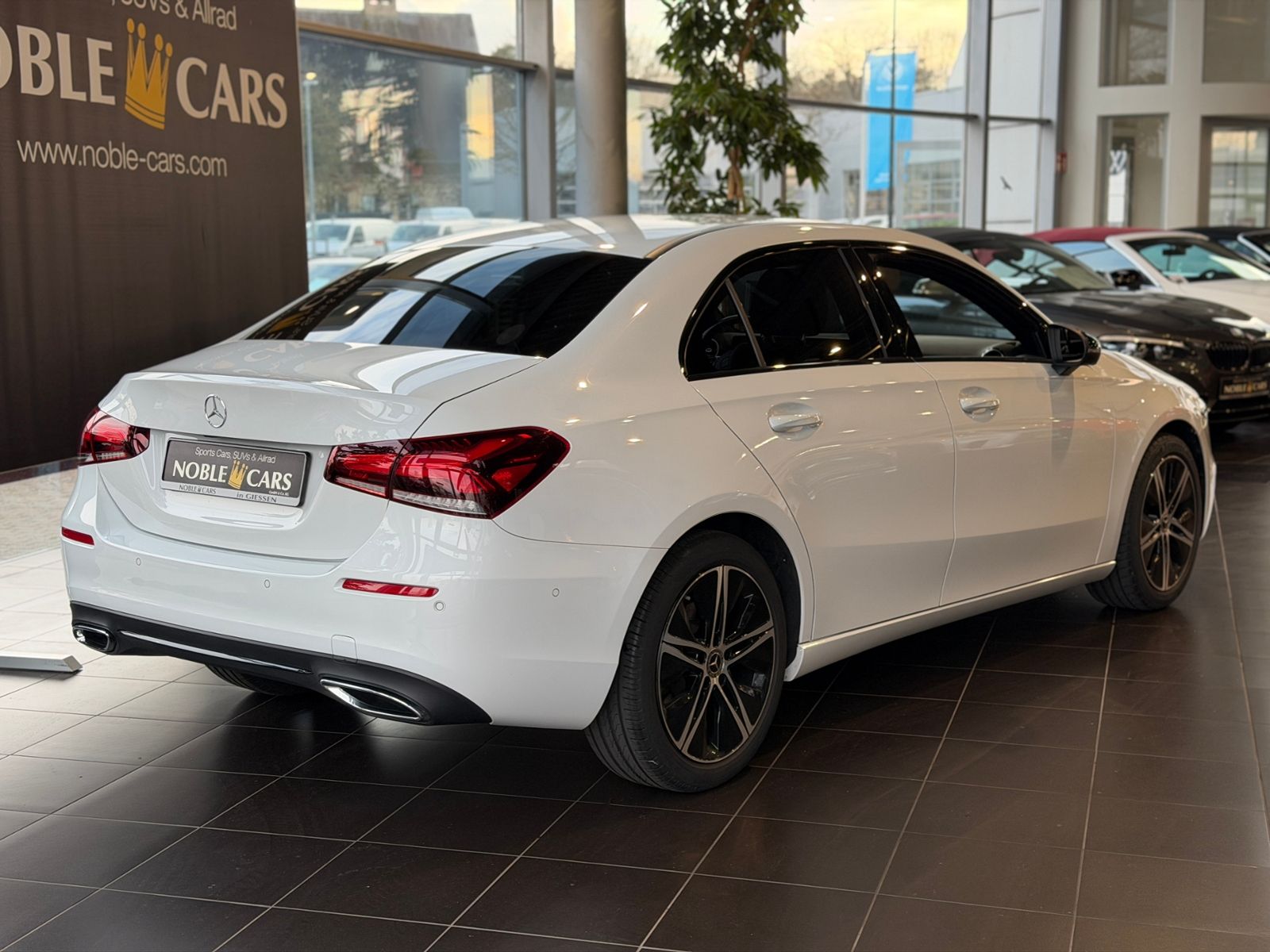 Fahrzeugabbildung Mercedes-Benz A 200 Limousine Progressive NIGHT 360° DIST