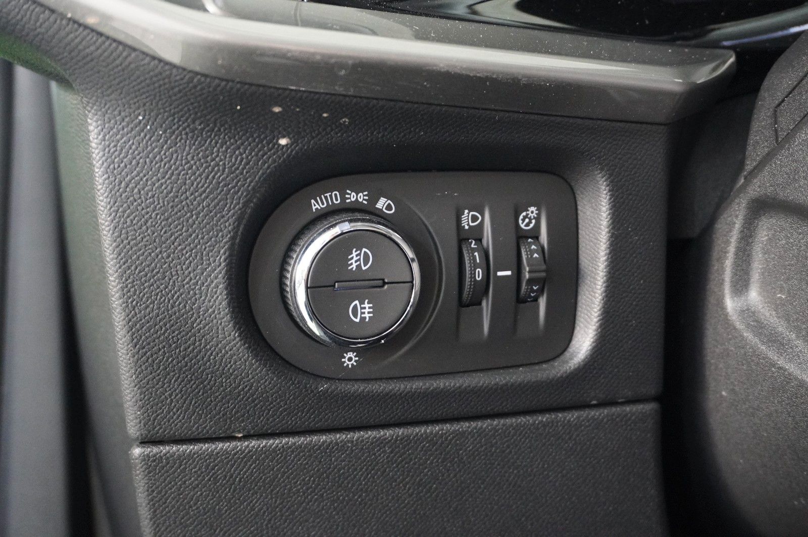 Fahrzeugabbildung Opel Mokka-e ELEGANCE 3-PHASIG NAVI/LED/KAMERA/DAB+