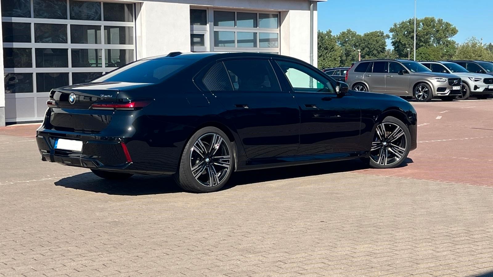 Fahrzeugabbildung BMW 740 d xDrive M Sport Pro*B&W*MASS*PAN*STHZ*CONNO