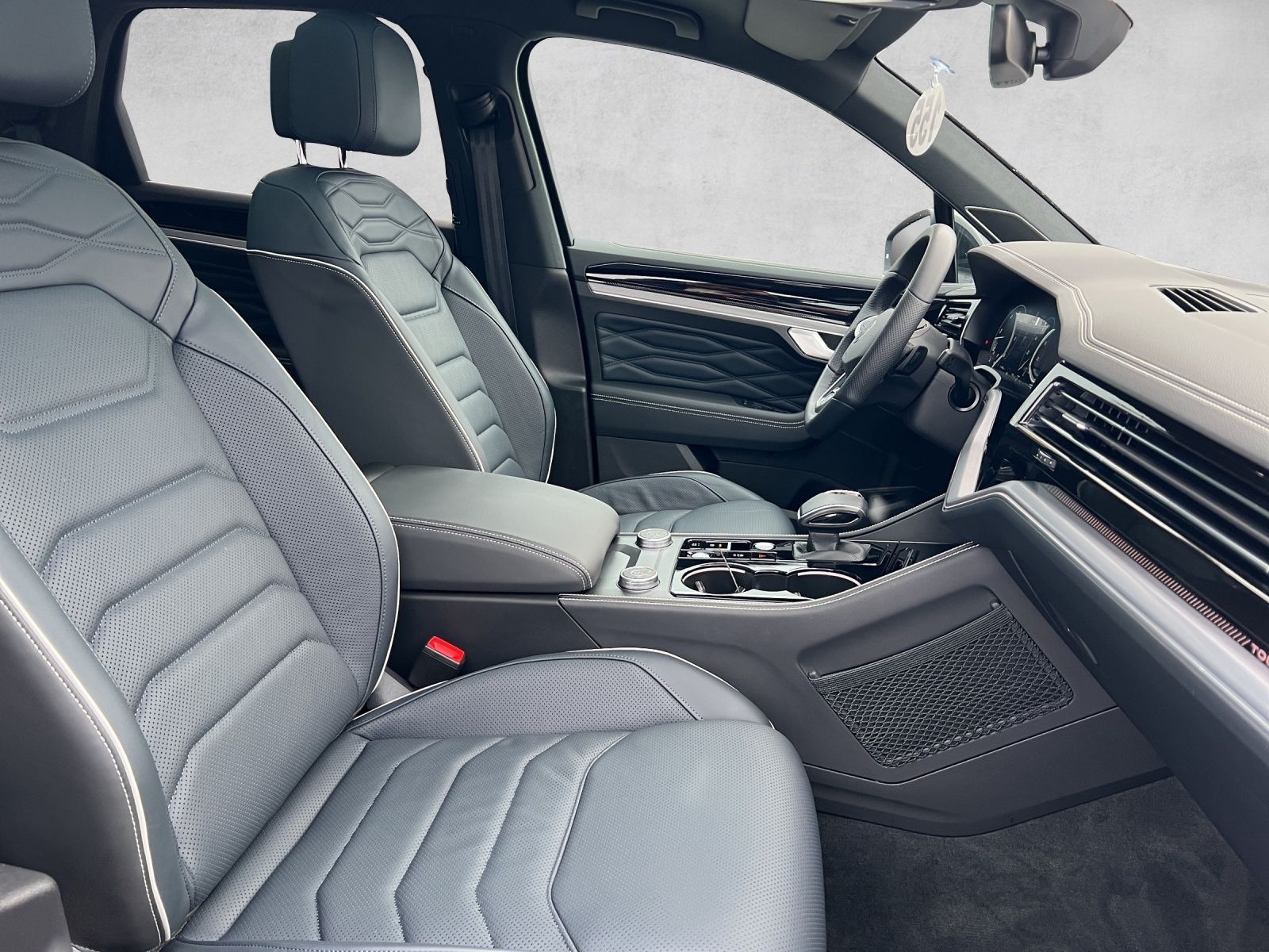 Touareg R-Line 3.0 V6 TDI 4M Leder*AHK*Luft*Blac