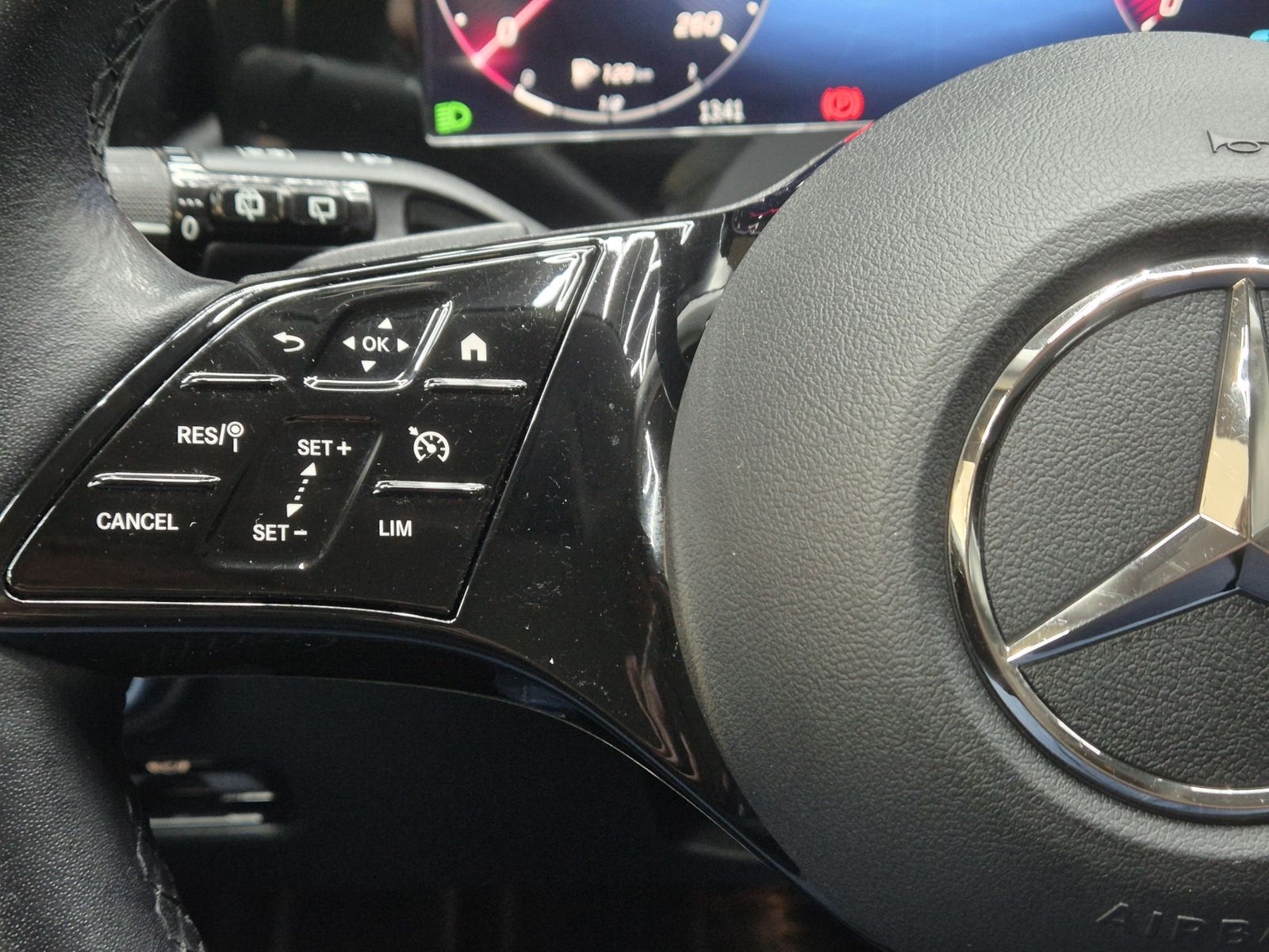 Fahrzeugabbildung Mercedes-Benz C 180 T CGI 9G NAVI+LED+SHZ+KAMERA+TEMP+DAB+LM