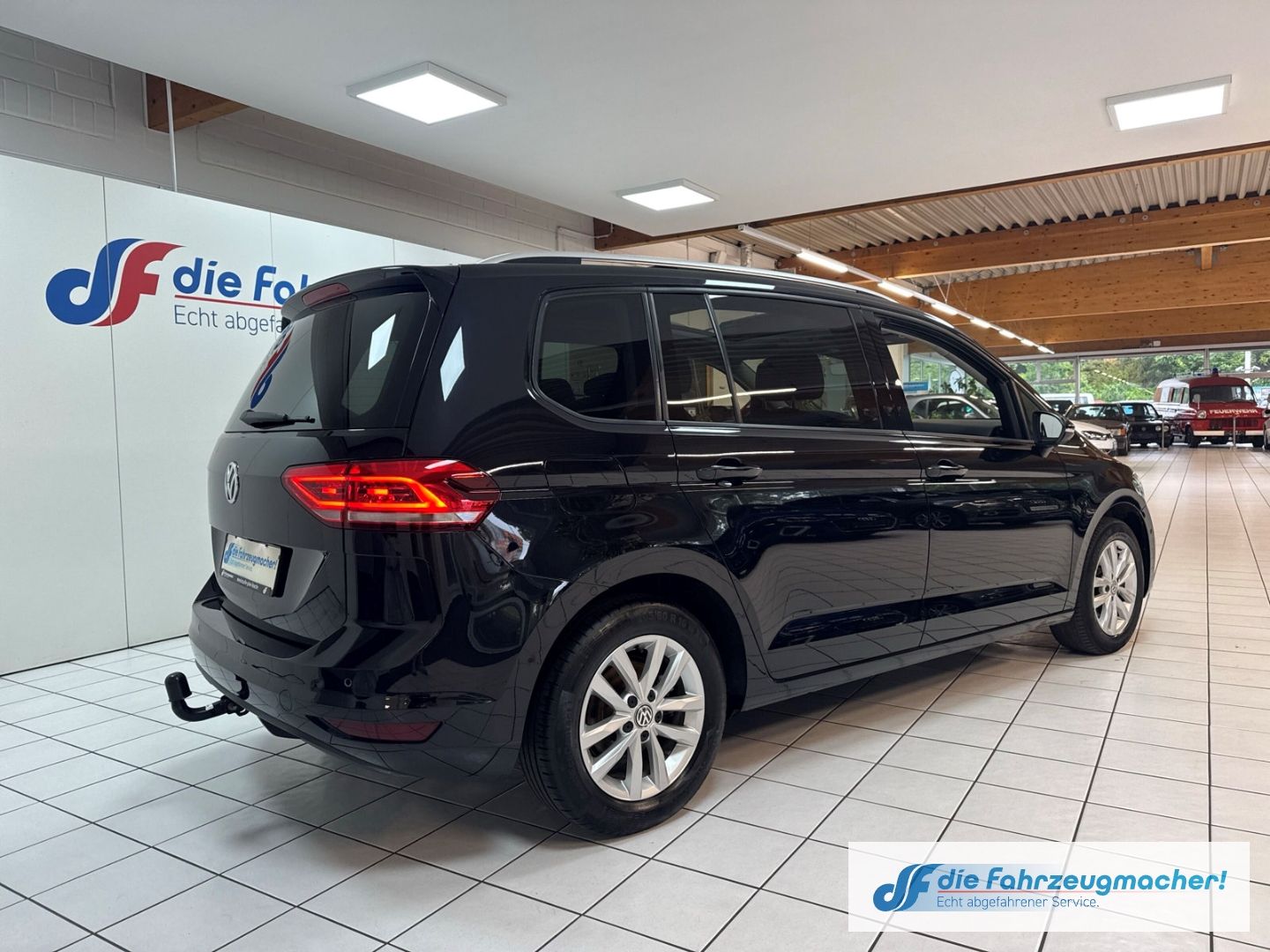 Fahrzeugabbildung Volkswagen Touran Comfortline TDi  DSGPano LED Navi Massage