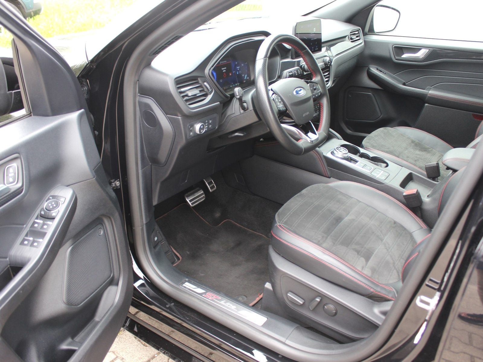 Fahrzeugabbildung Ford Kuga Plug-In Hybrid ST-Line X 2,5 Duratec