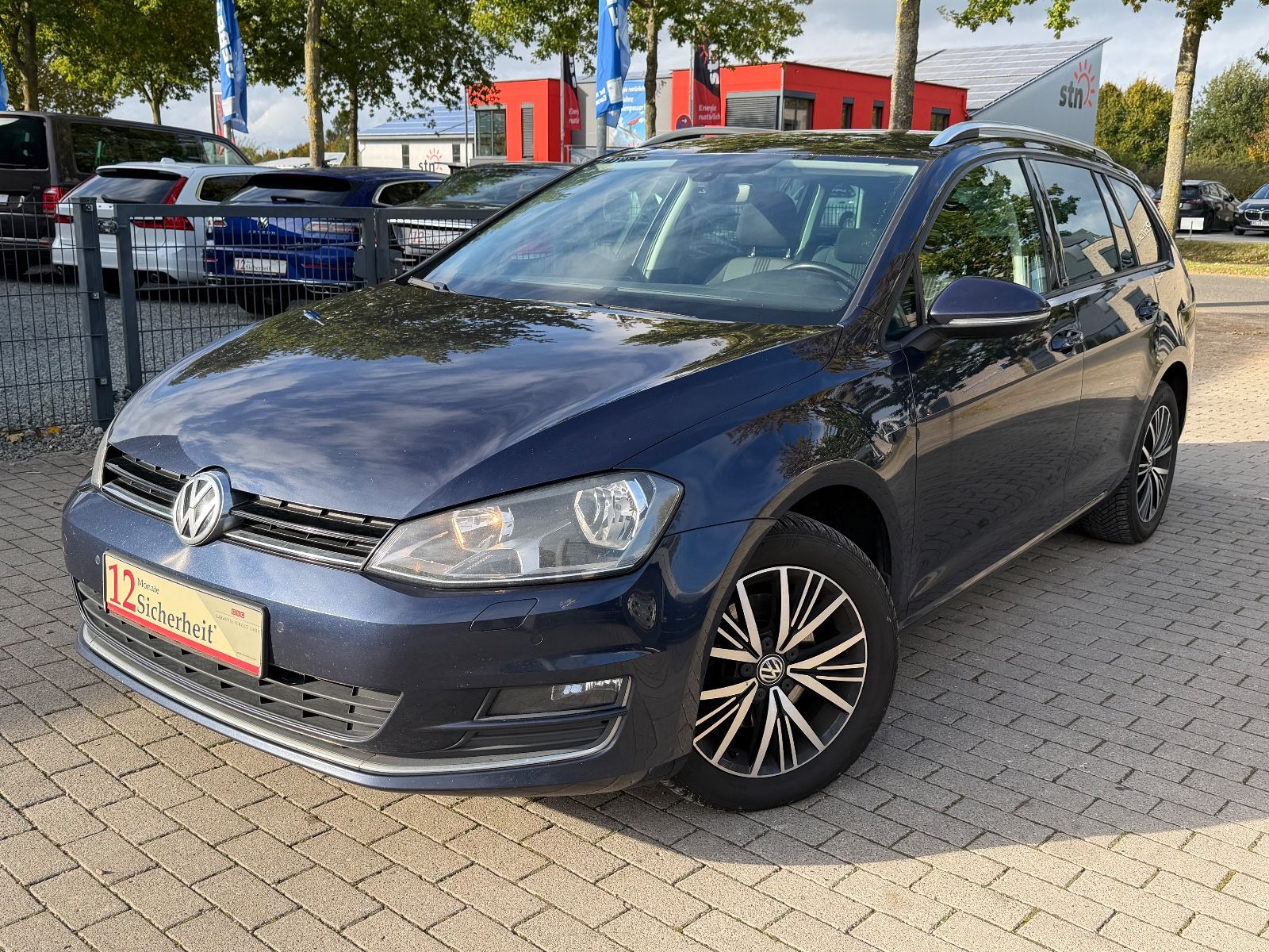 Volkswagen Golf - 1