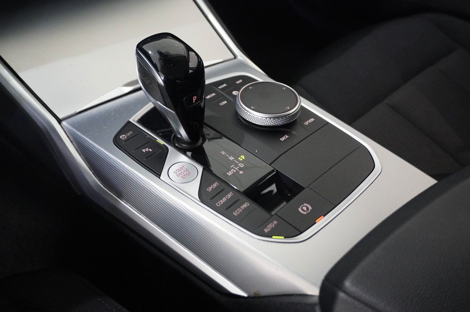 Fahrzeugabbildung BMW 330D TOURING X-DRIVE NAVI/LED/KAMERA/VIRT./SPORT