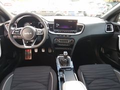 Fahrzeugabbildung Kia Ceed 1.5 T-GDI GT-line Navi Glasdach LED