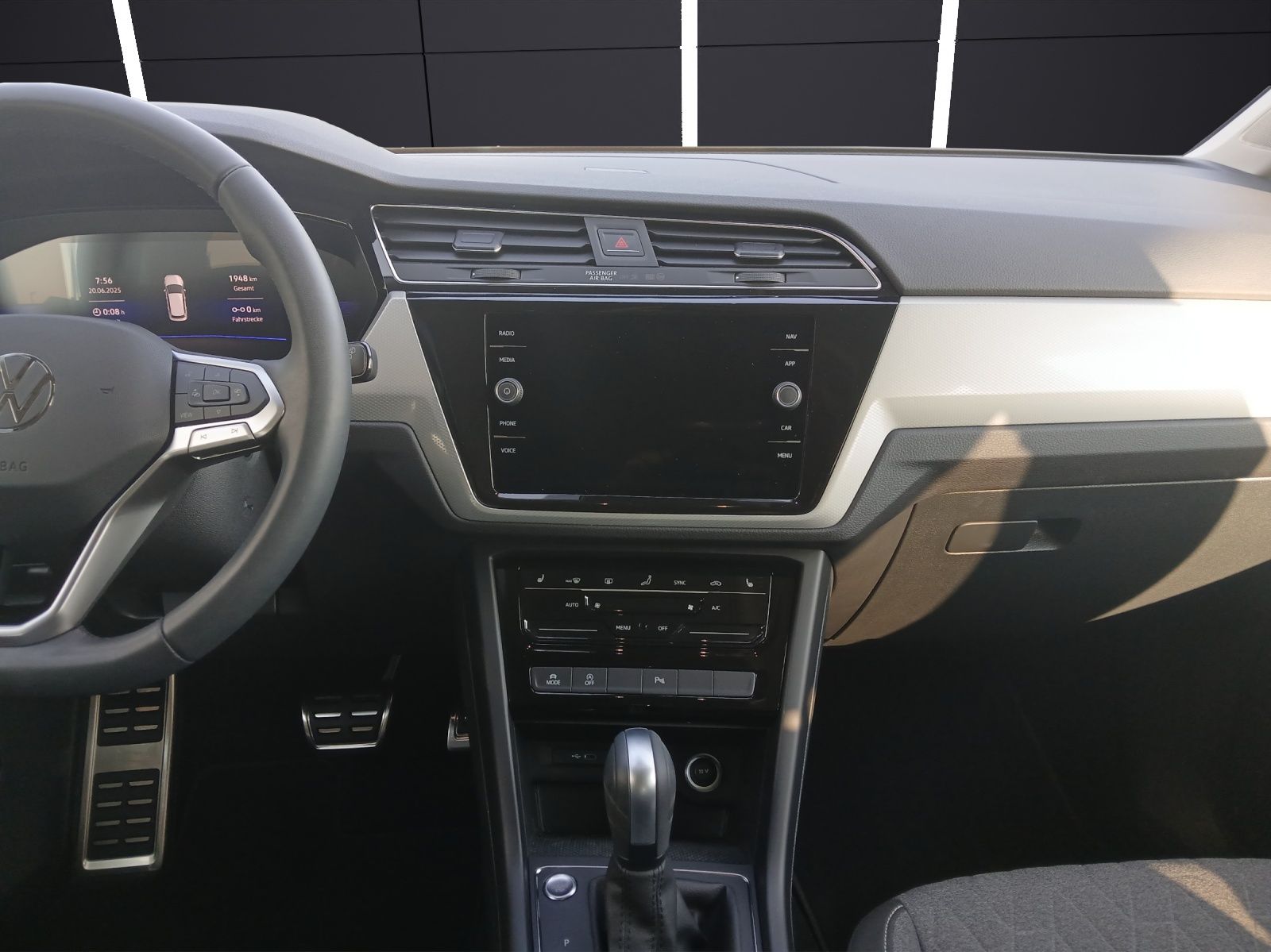 Fahrzeugabbildung Volkswagen Touran TSI Move DSG 7-Si Navi AID ACC PDC SH LM