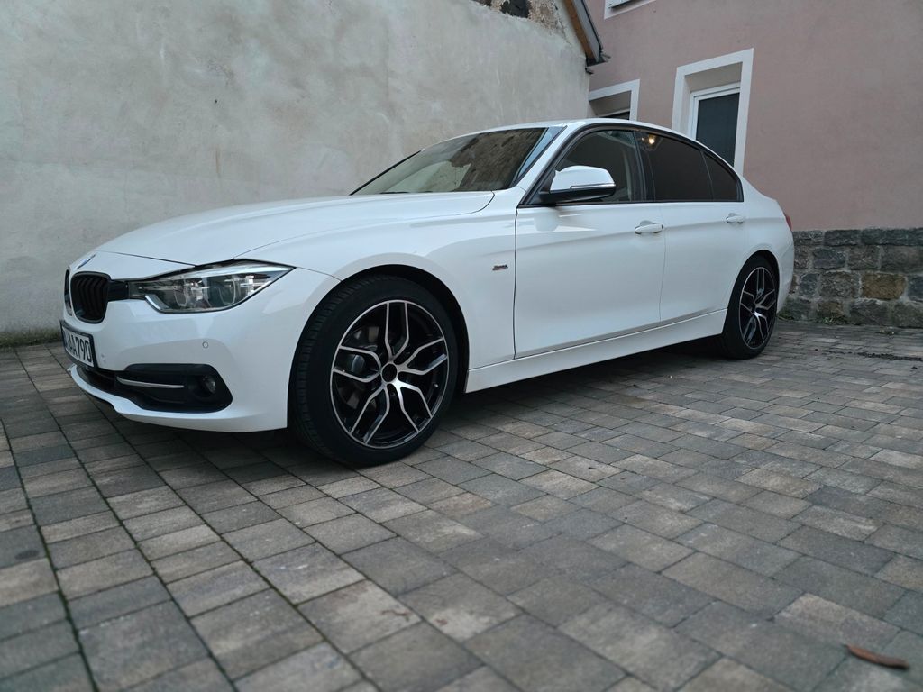 Image of BMW 320