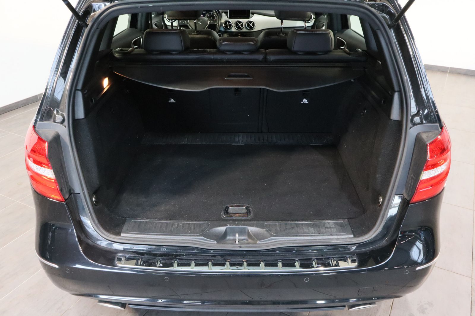 Fahrzeugabbildung Mercedes-Benz B 220d CDI BlueEfficiency Aut. NAV+XEN+SHZ+PP+EU