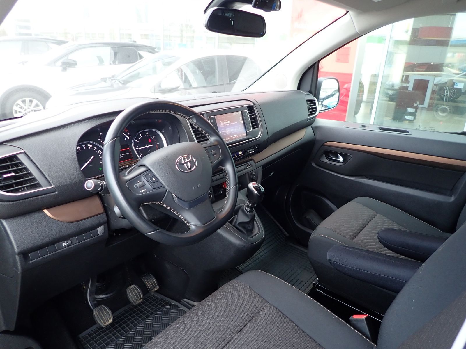 Fahrzeugabbildung Toyota Proace Verso 2.0 D L1 Team D, 8-Sitzer