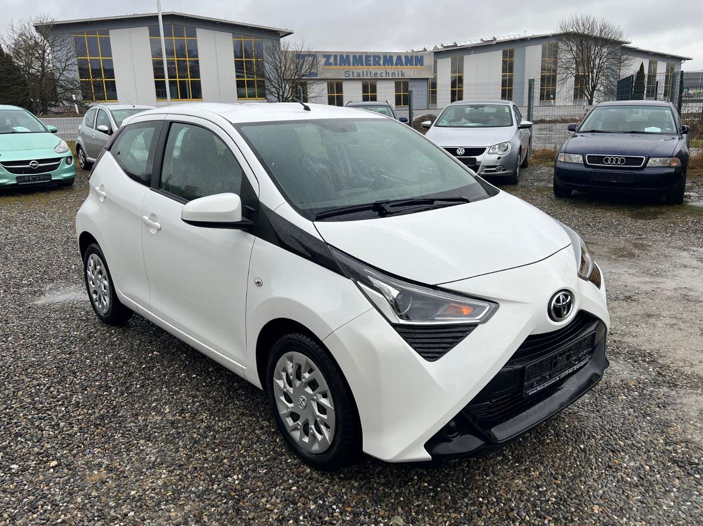 Toyota Aygo VVT-i x-play Klima NAVI Rückfahrkamera