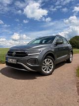 Volkswagen T-Roc 1.5 TSI Life-1.Hd, SH , Garantie 8/27 - Volkswagen T-Roc mit Benzin-Antrieb: Grau, Garantie