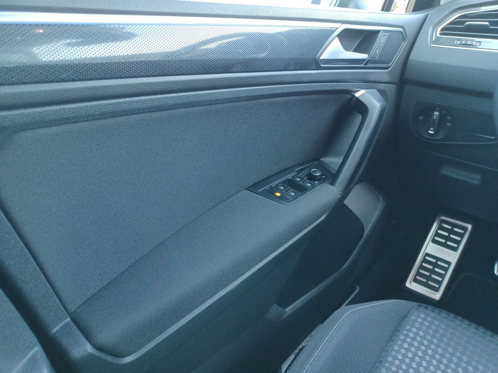 Fahrzeugabbildung Volkswagen Tiguan TSI United LED Navi ACC PDC SH LM