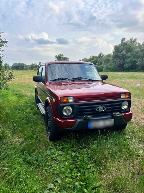 Image of Lada Urban
