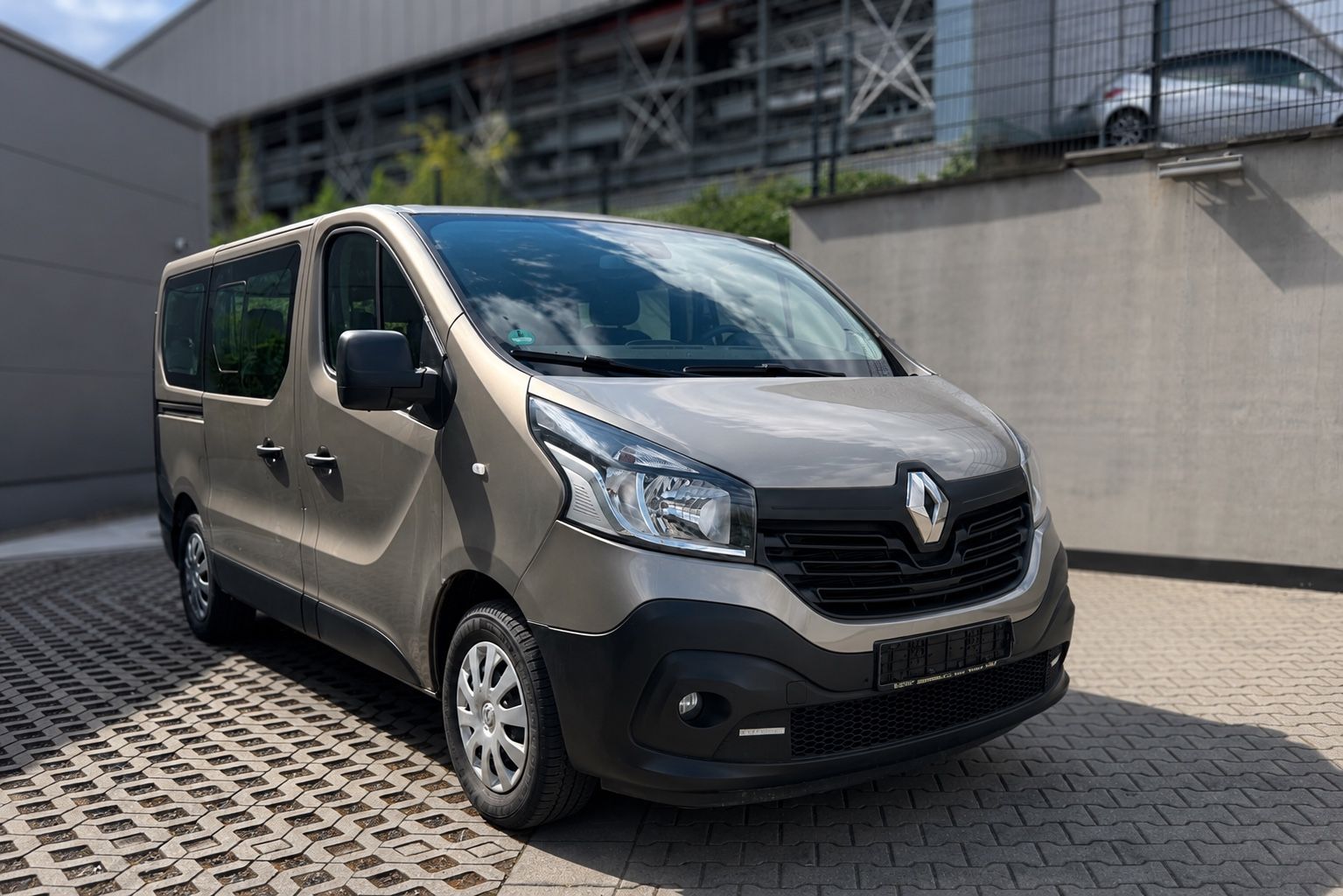 Renault Trafic - 1