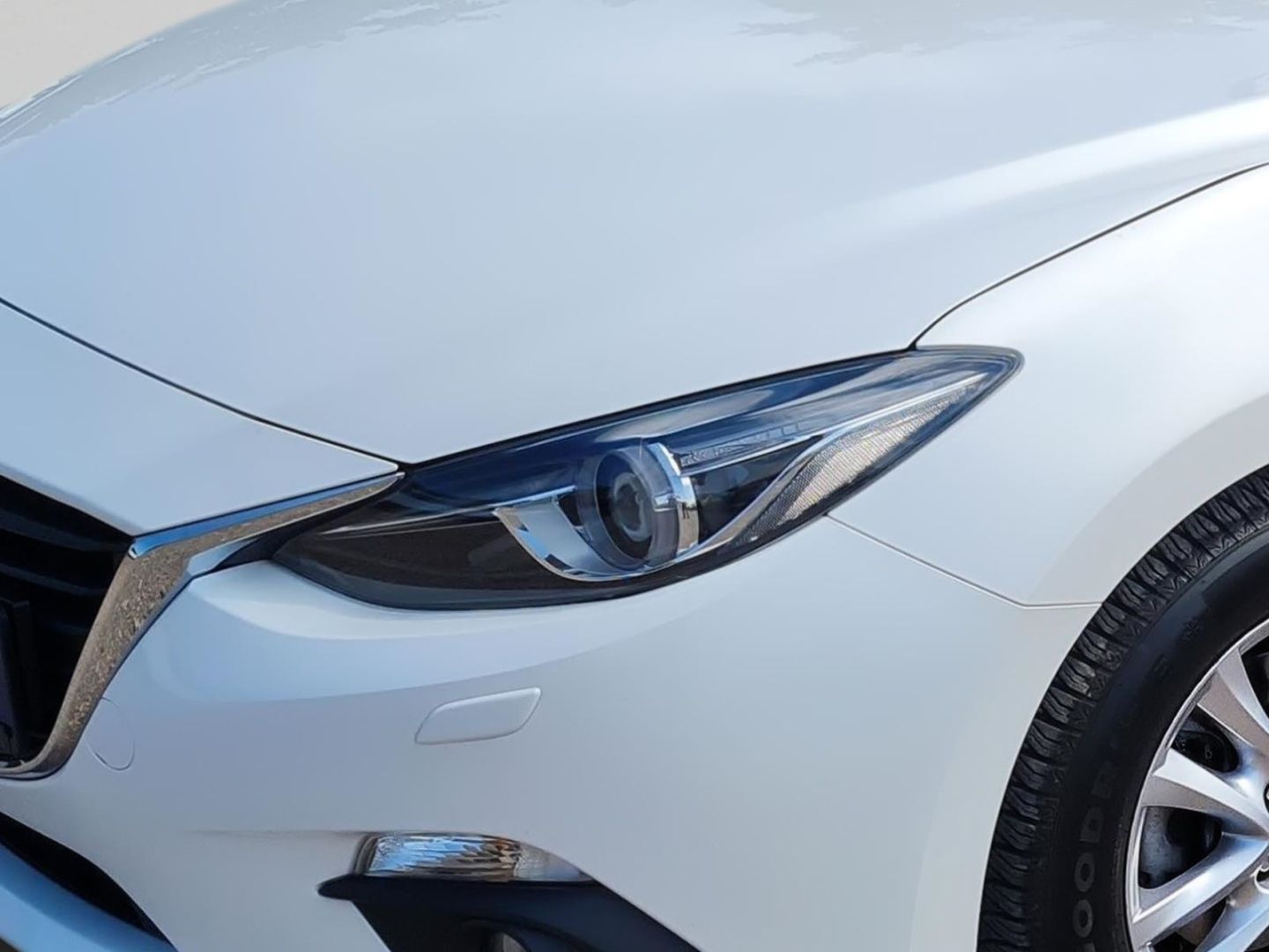 Fahrzeugabbildung Mazda 3 Center-Line er 2.0 LED-Tagfahrlicht