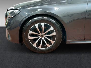 Mercedes E 200 - 4