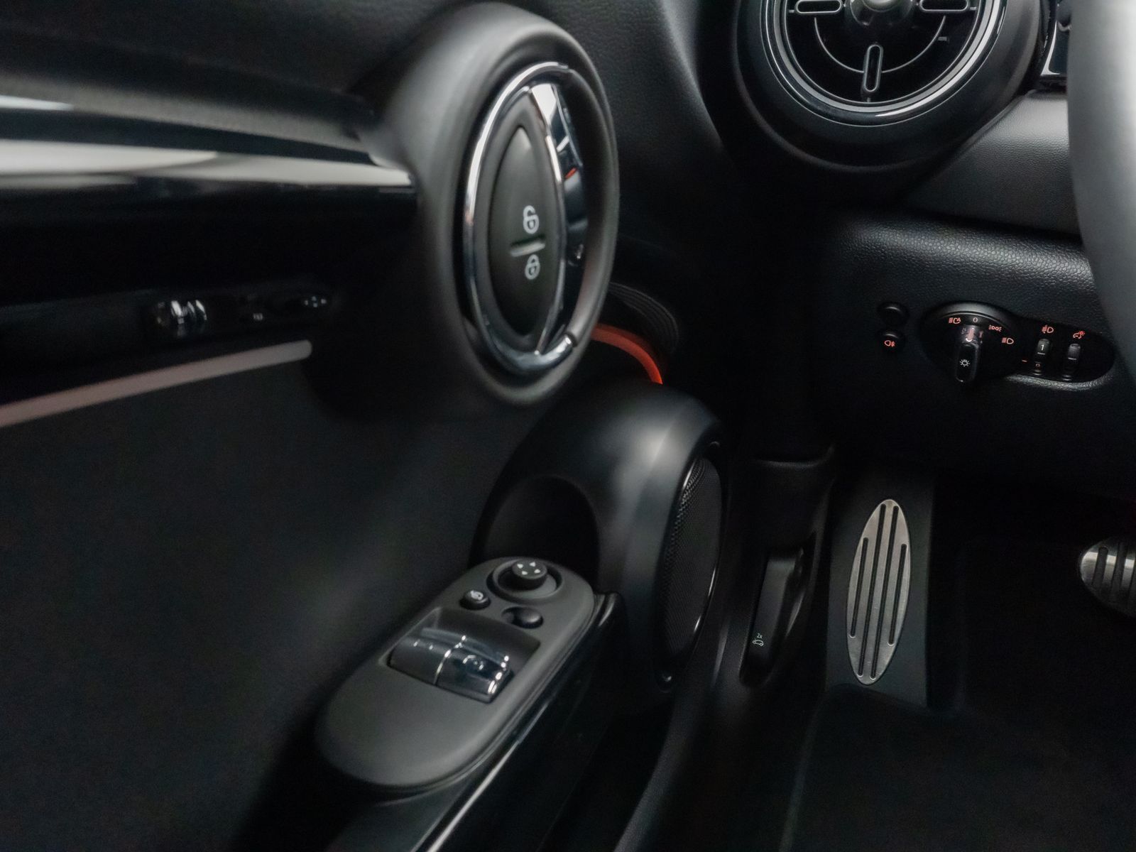 Fahrzeugabbildung MINI John Cooper Works Kamera HUD DAB H/K Komfort 18"
