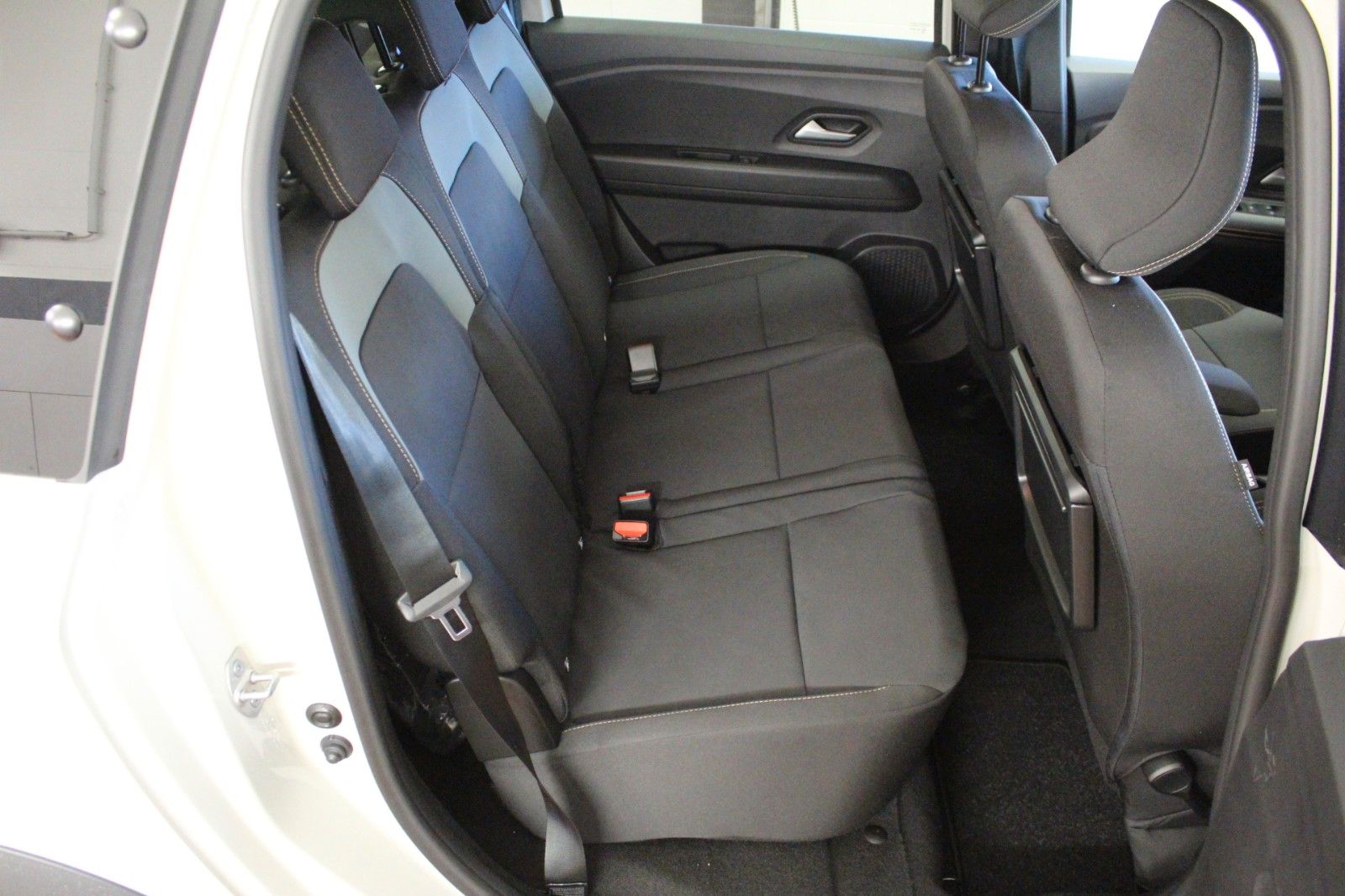 Fahrzeugabbildung Dacia Jogger TCe 110 Extreme 7-Sitzer  MY26 *Winterp.*