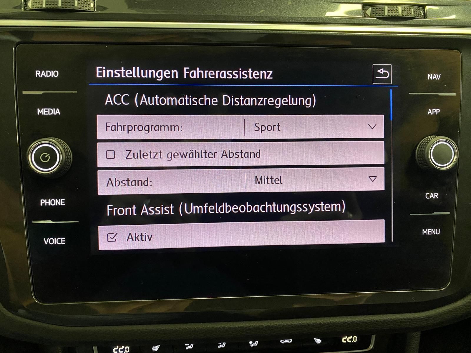 Fahrzeugabbildung Volkswagen Tiguan 2.0 TDI +AHK+APP+ALLWETTER+KLIMA+ACC