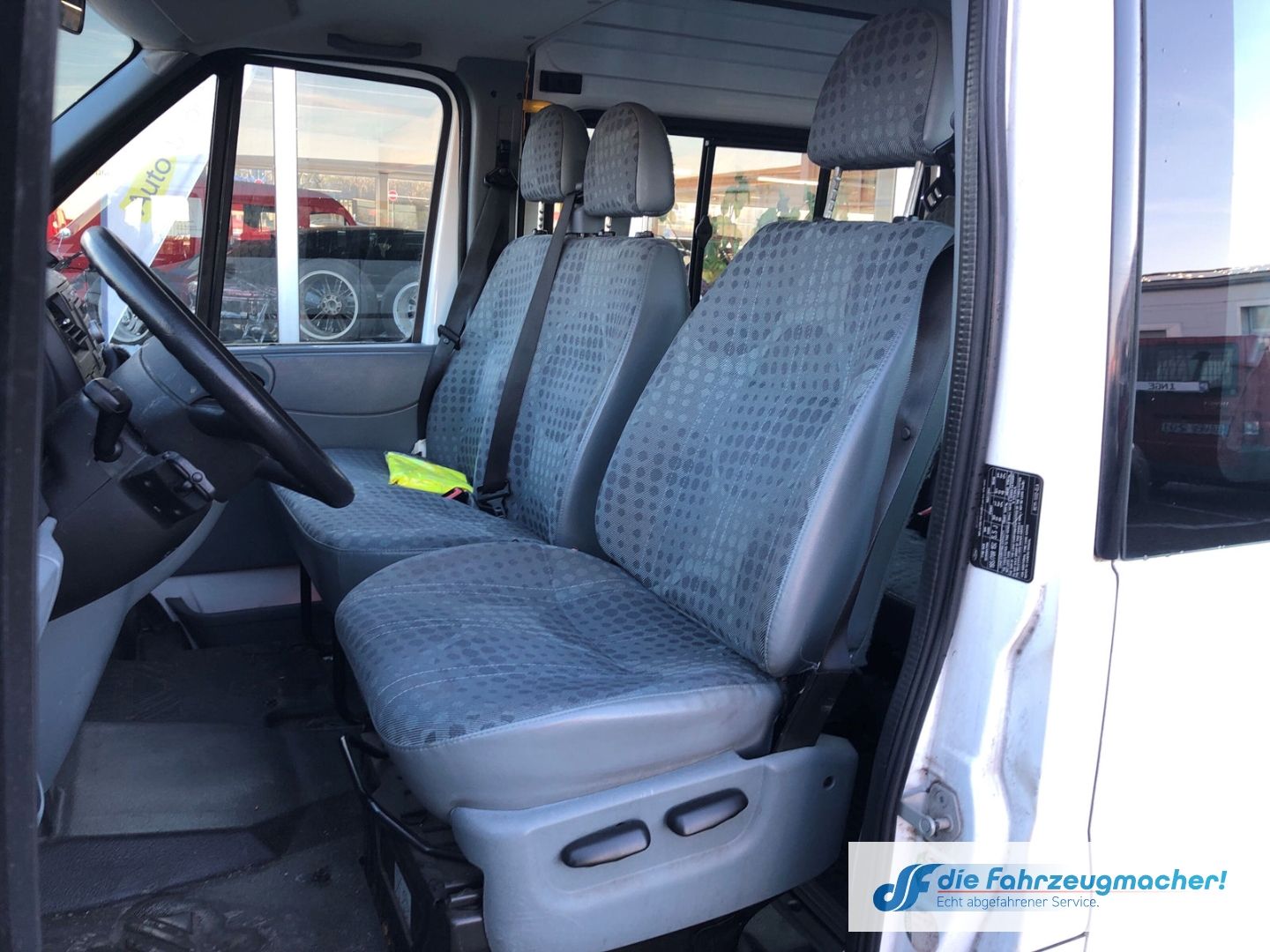 Fahrzeugabbildung Ford Transit Kombi FT 300L Trend KLima 2.2 TDCI *1174