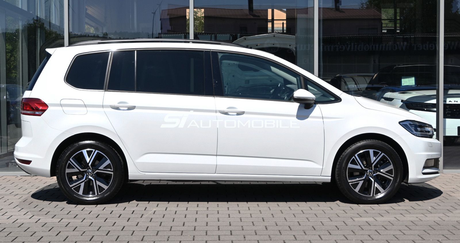 Fahrzeugabbildung Volkswagen Touran 1.5 TSI DSG °ACC°AHK°DYNAUDIO°PANO°STANDH