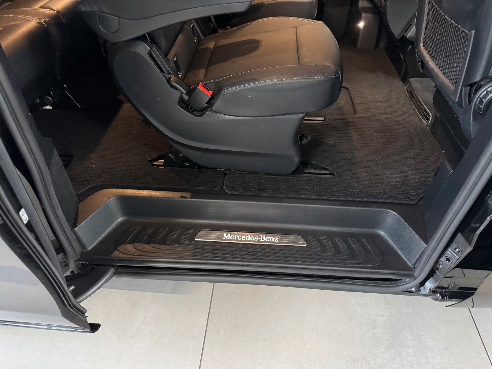 Fahrzeugabbildung Mercedes-Benz V 300d Avantgarde Edition lang "Agility Control"
