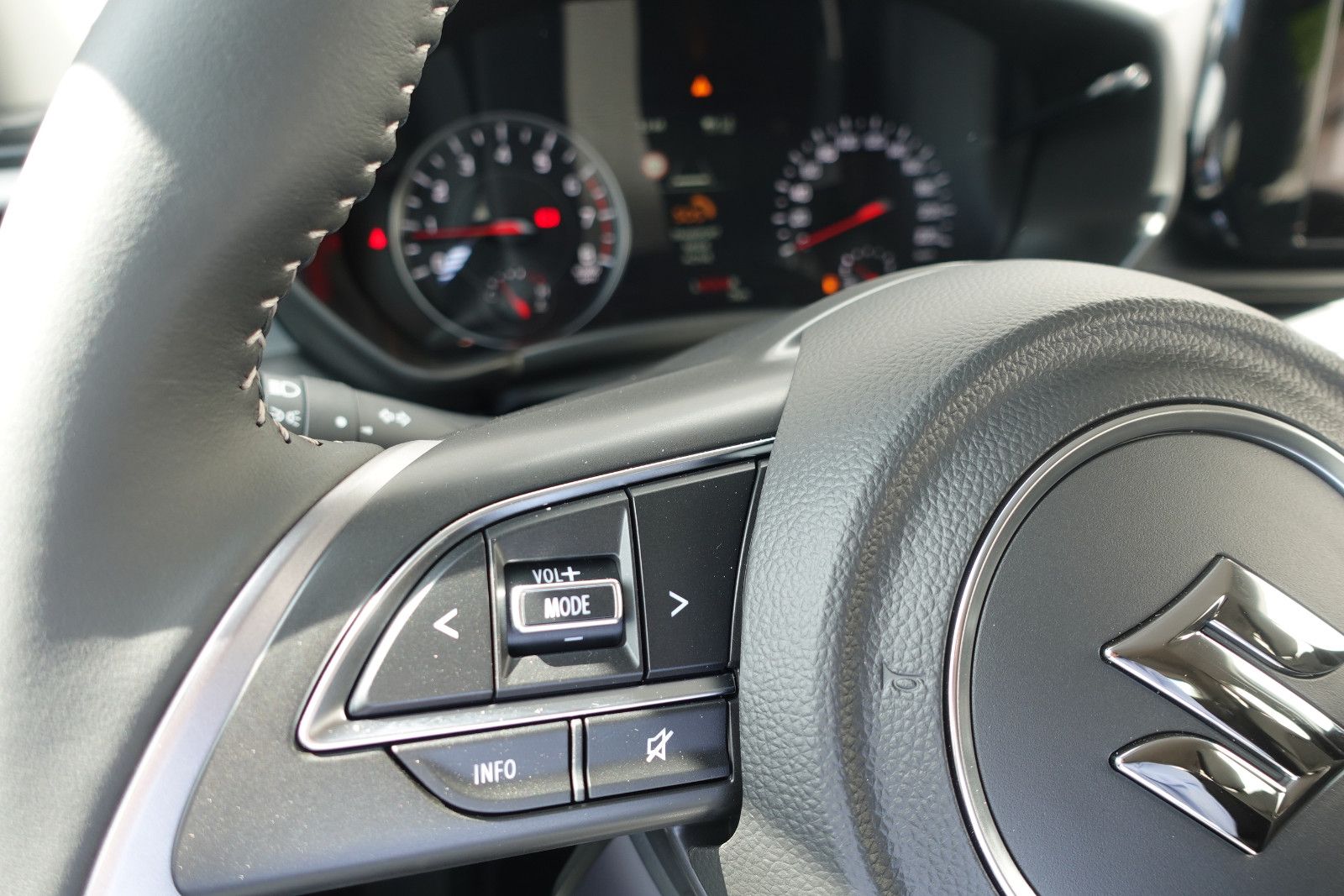 Fahrzeugabbildung Suzuki Swift Comfort+ 1.2 MildHybrid,Navi,Kamera,Sitzhz