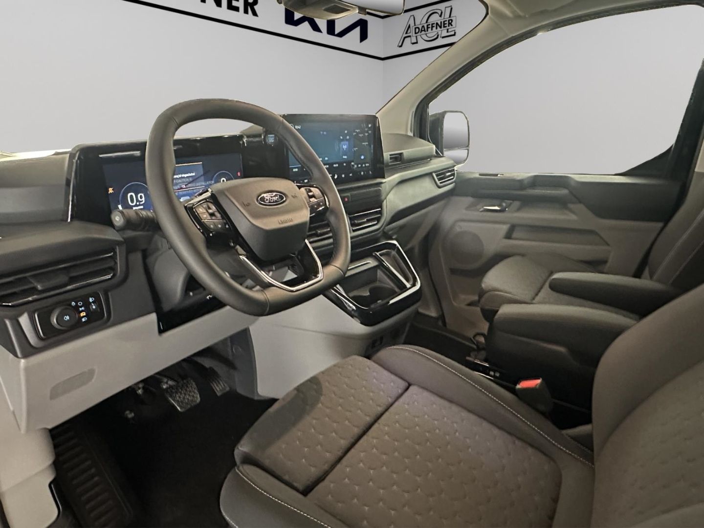 Fahrzeugabbildung Ford Transit Custom Kombi 320 L1 FWD Limited