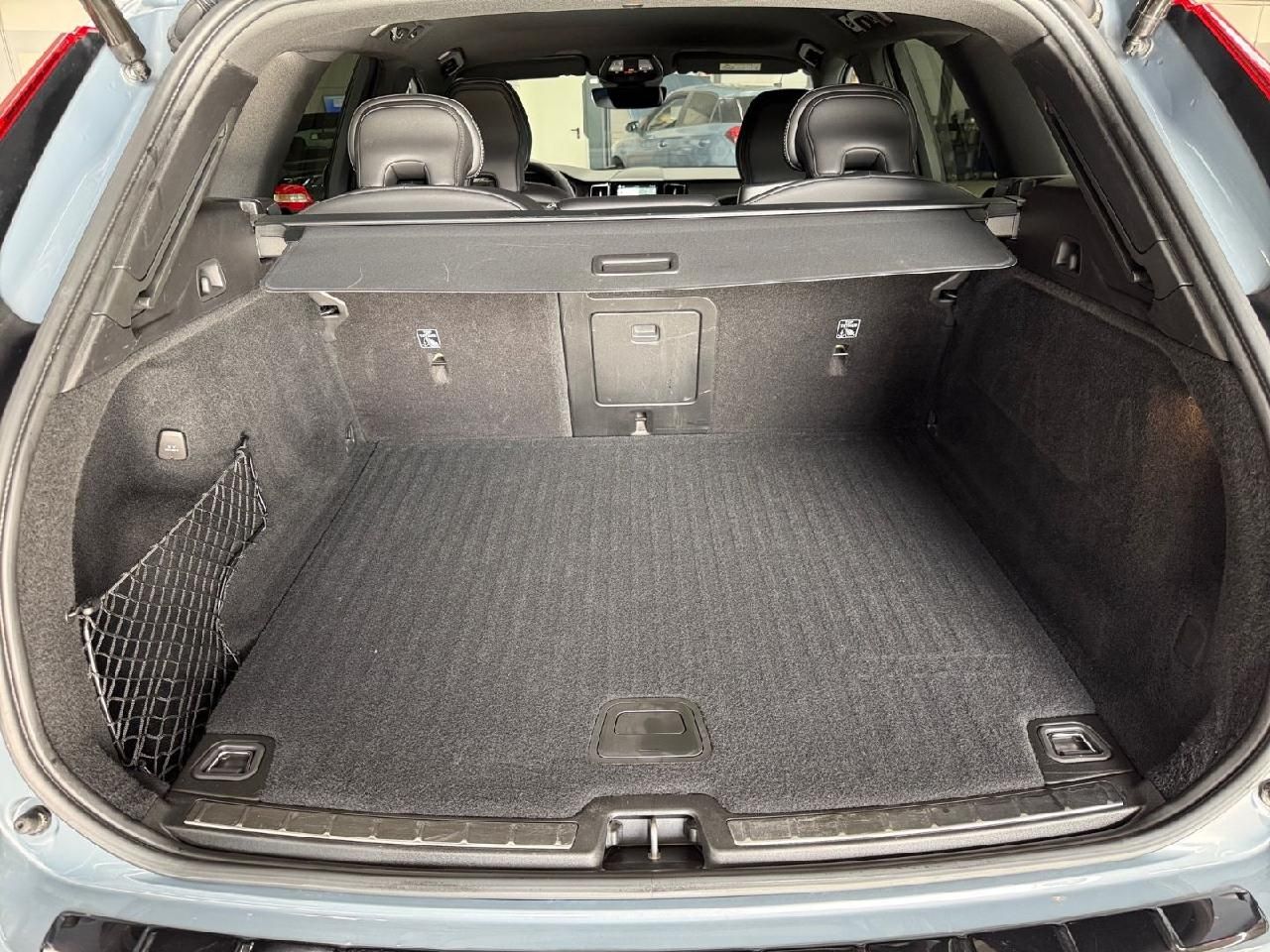 Fahrzeugabbildung Volvo XC60 Plus Dark 2WD
