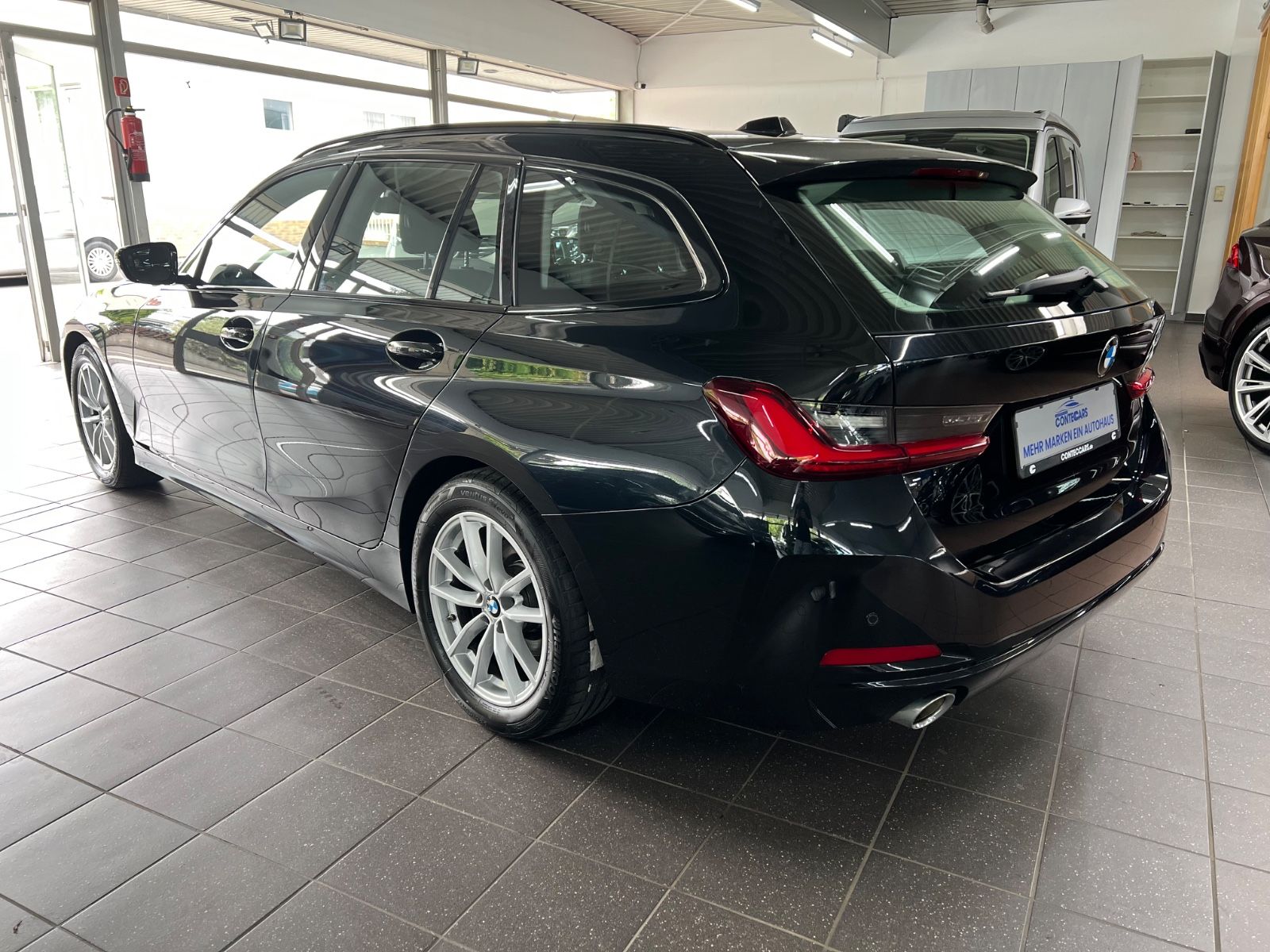 BMW 318d Touring Facelift+Keyless+Hifi+KurvenDISPLAY foto 9