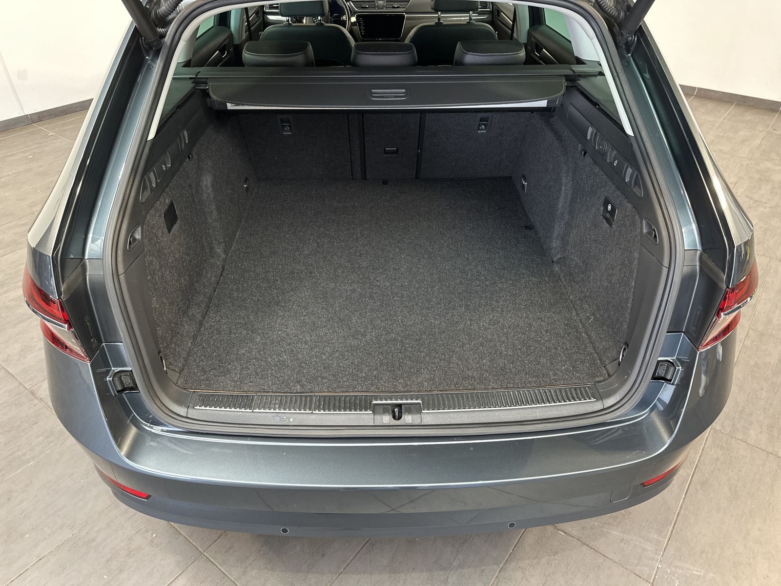 Fahrzeugabbildung SKODA Superb Combi 1.4 TSI DSG Style iV NAV+LED+AHK+PP