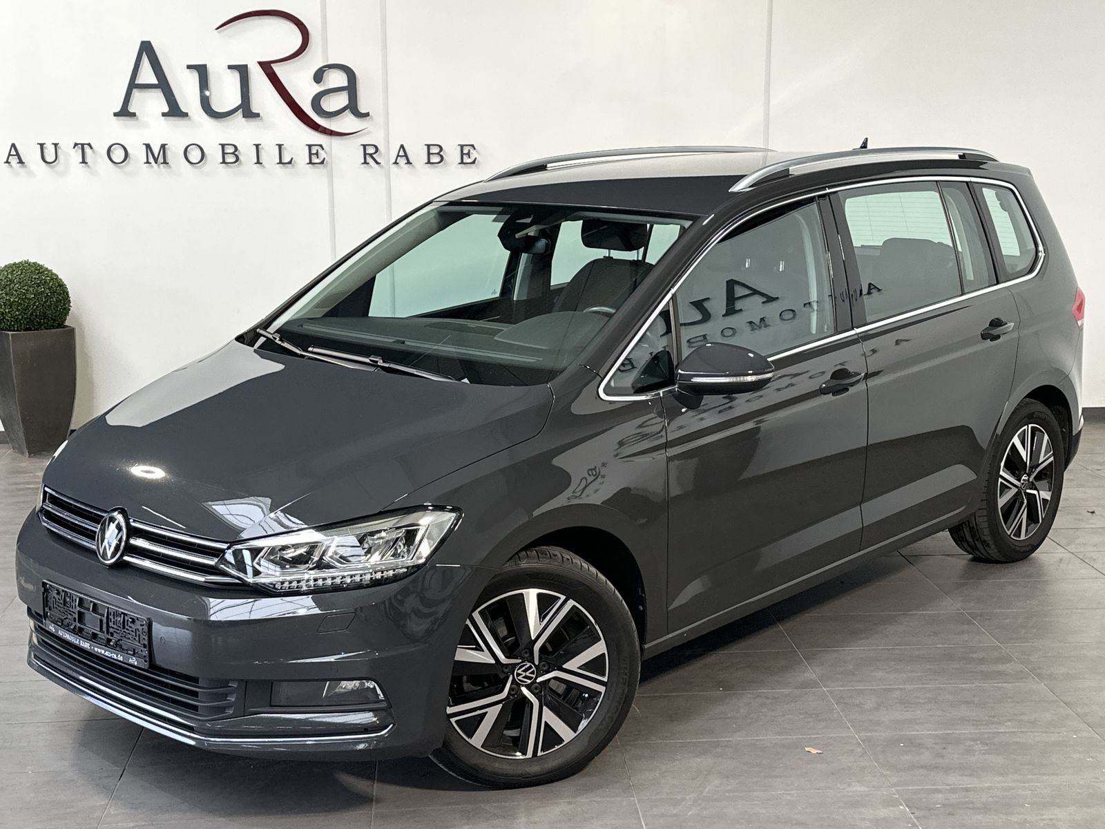 Fahrzeugabbildung Volkswagen Touran 2.0 TDI DSG 7-Sitzer Highline NAV+LED+AHK