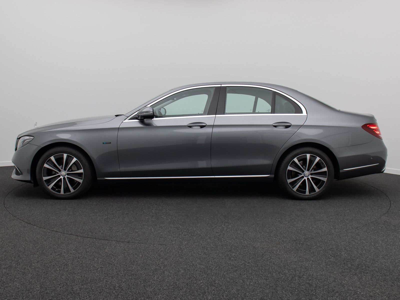 Fahrzeugabbildung Mercedes-Benz E 300 de Widscreen 360&deg; DAB AHK FahrAss HiFi 18"