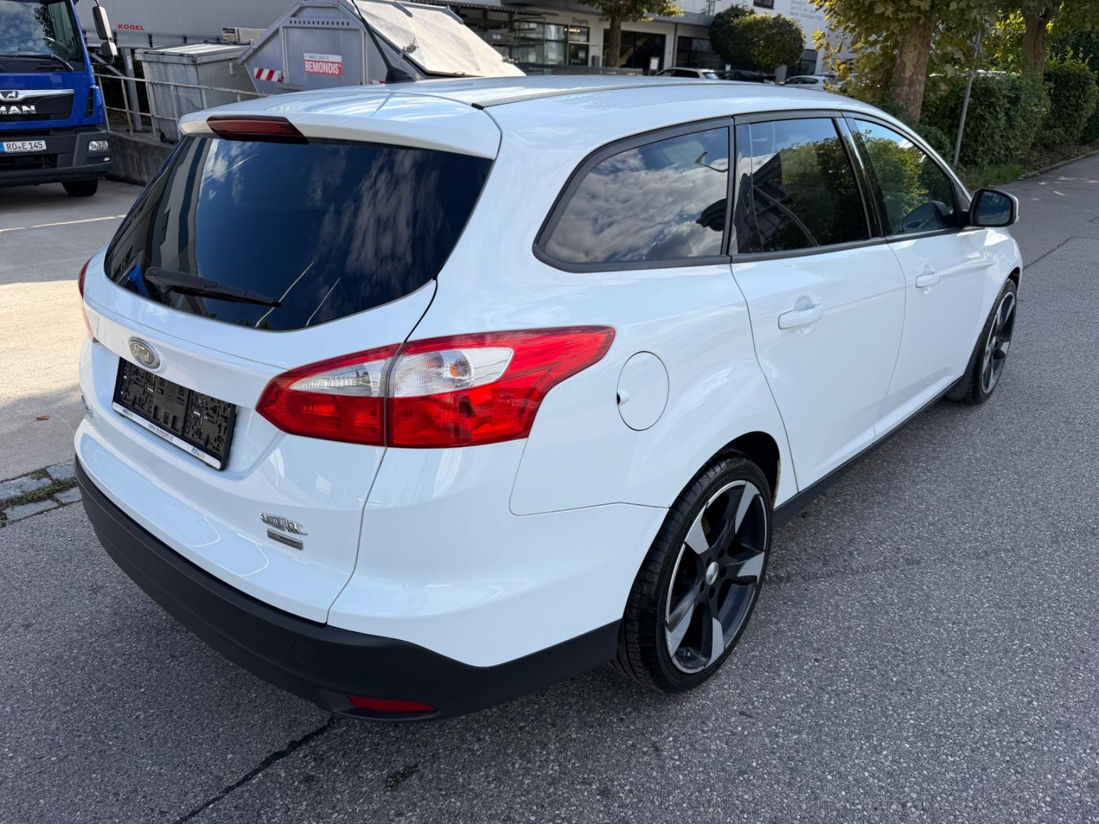 Ford Focus 2012 — photo 7