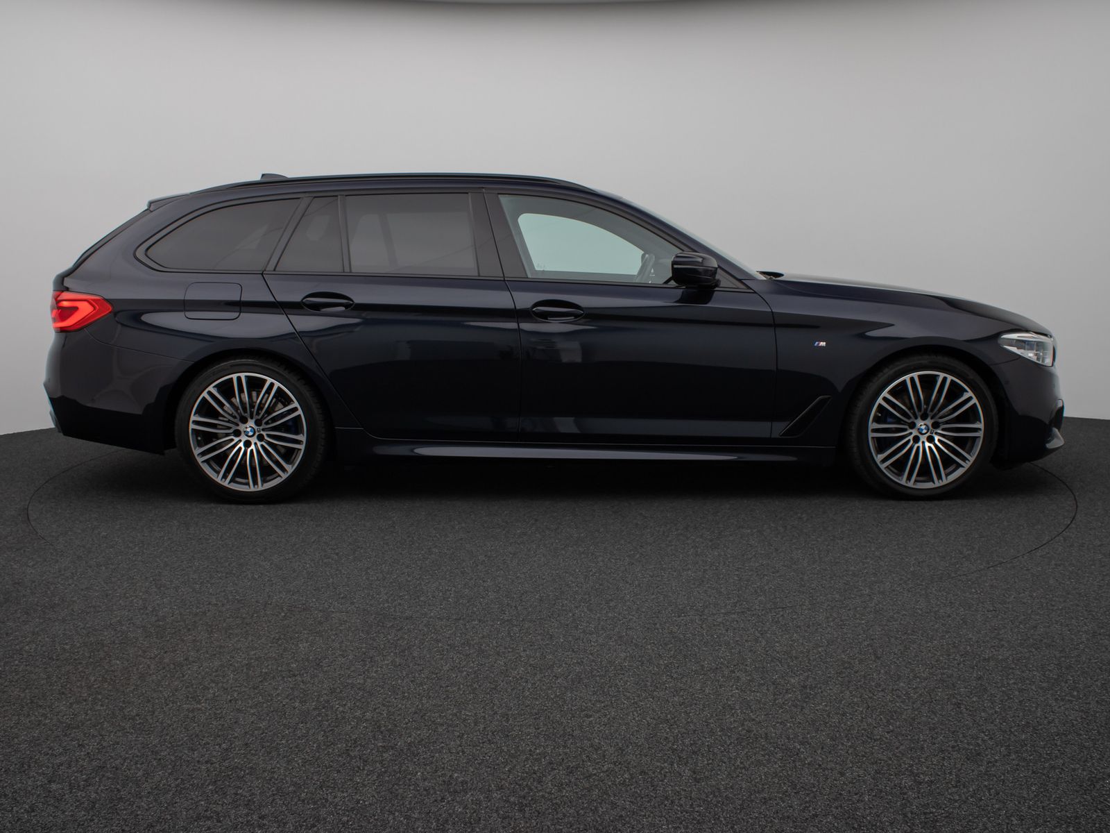 Fahrzeugabbildung BMW 530d xD M Sport Panorama Kamera HUD H/K Komfort