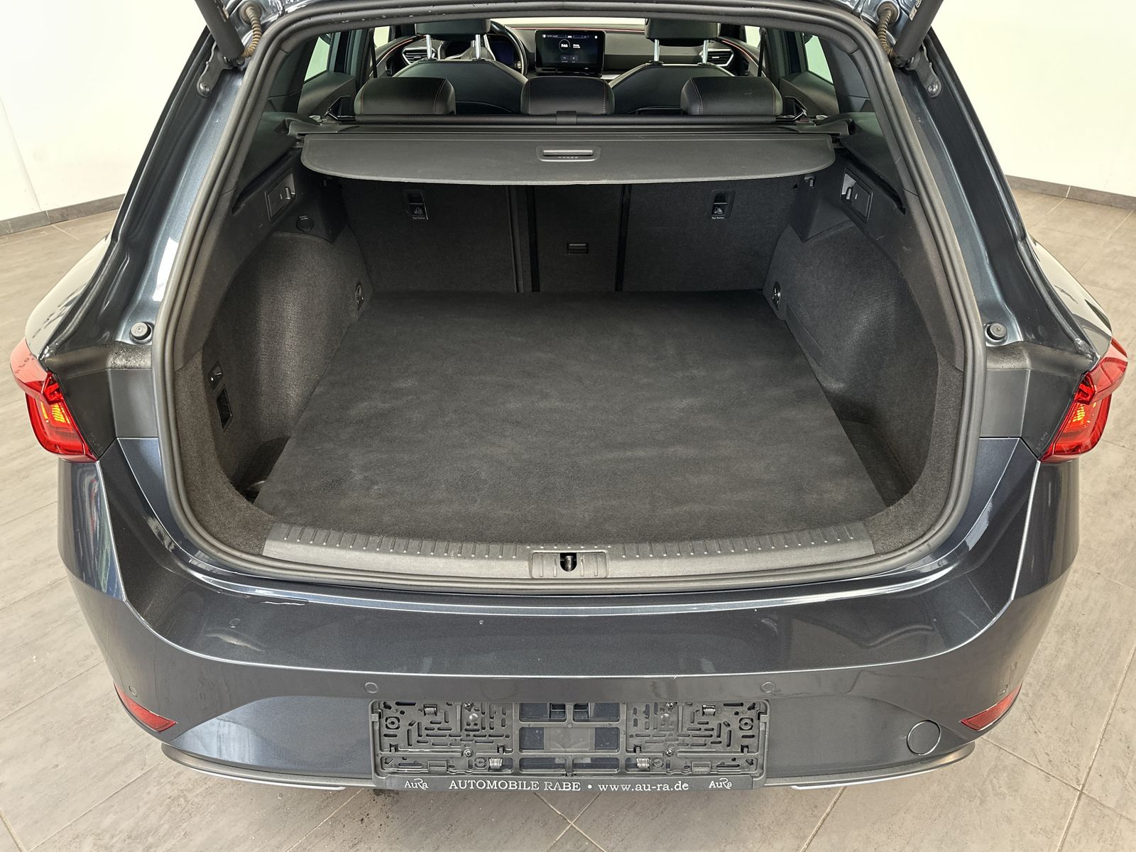Fahrzeugabbildung SEAT Leon SpT FR e-Hybrid NAV+LED+AHK+18ZOLL+KESSY+VC