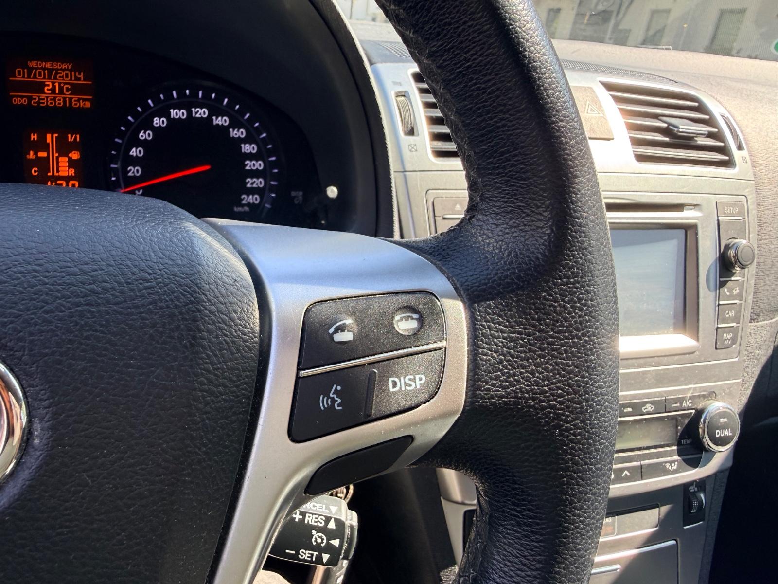Toyota Avensis 2014 — photo 17