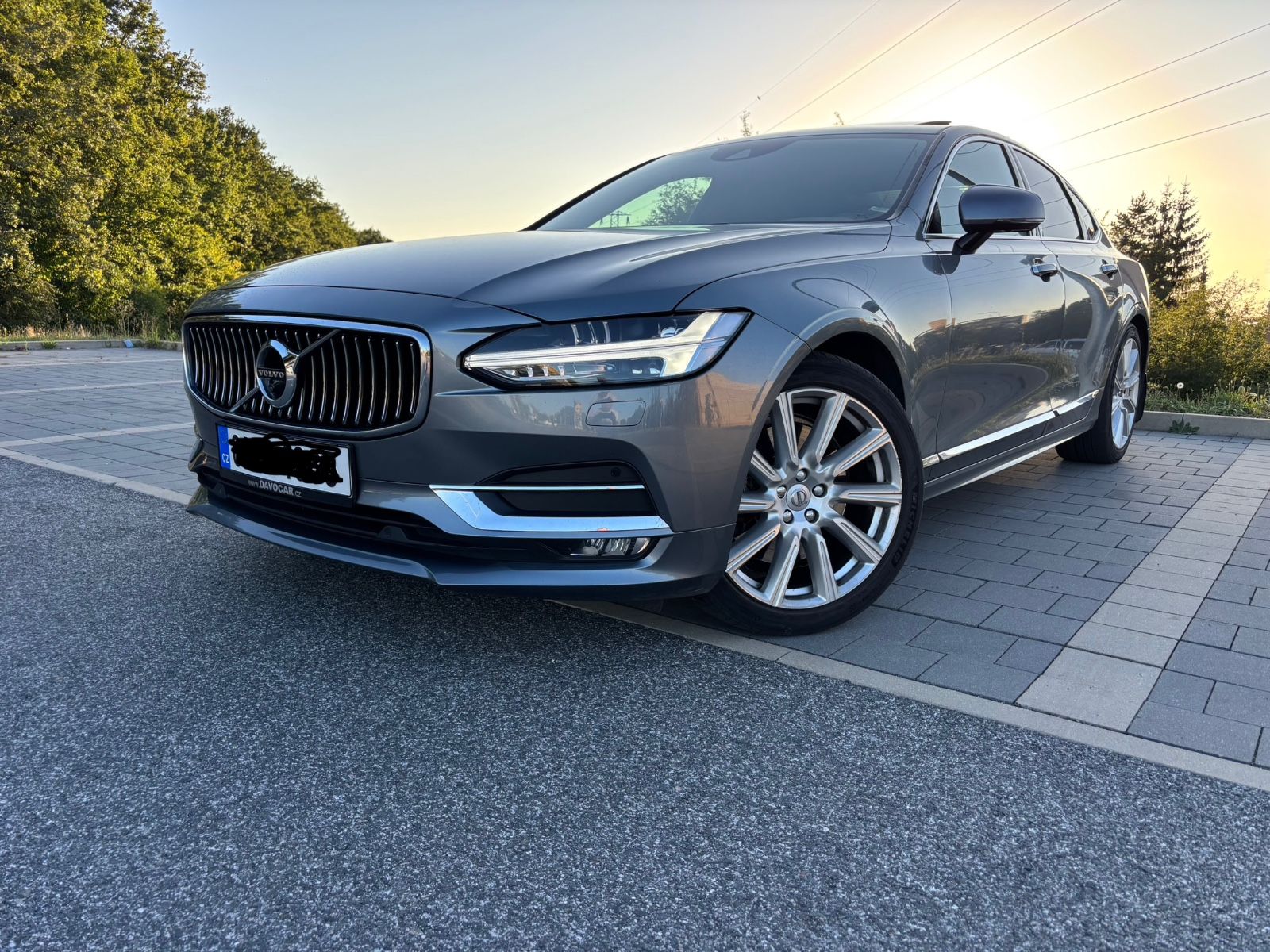 VOLVO S90