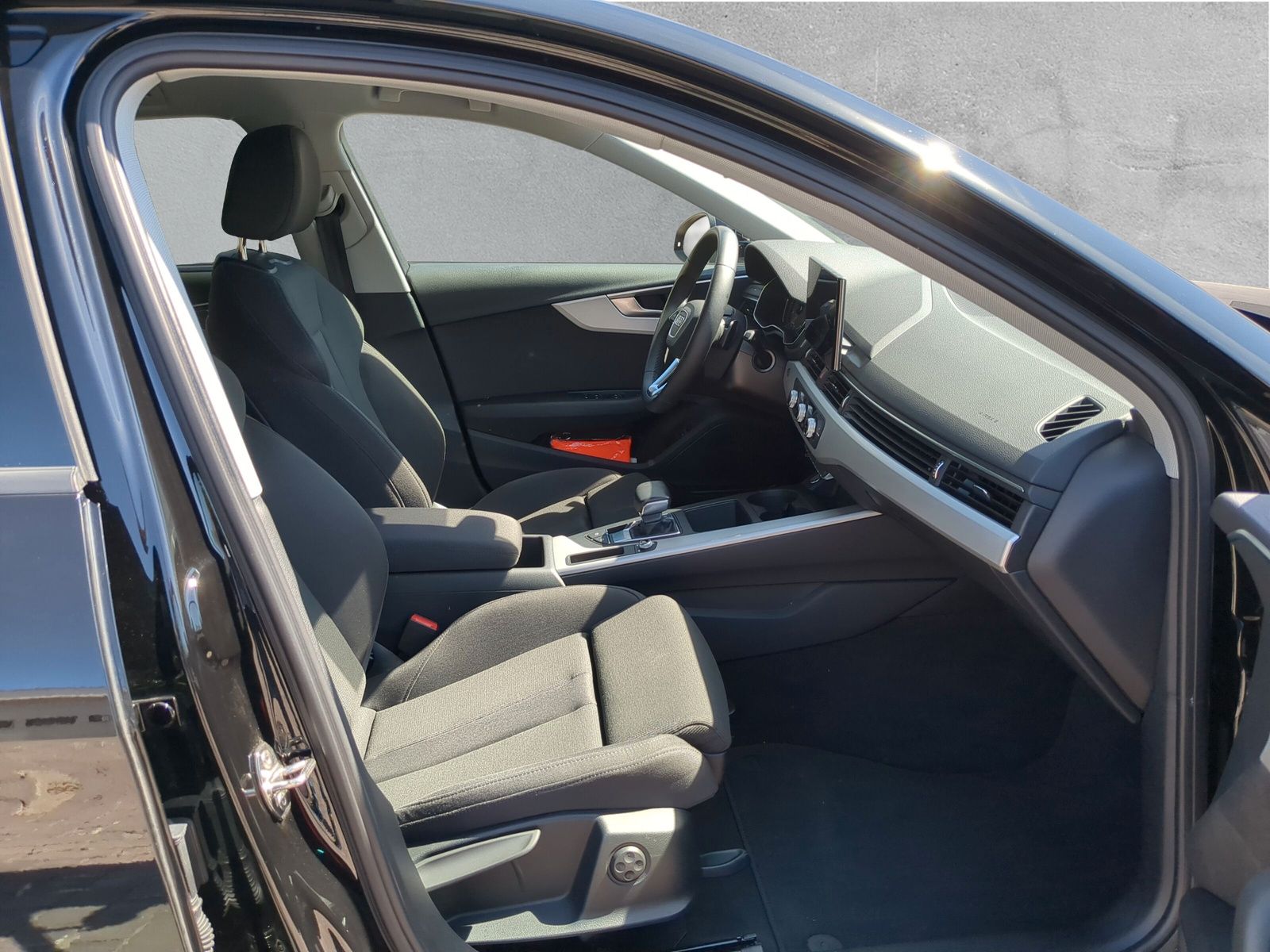Fahrzeugabbildung Audi A4 Avant 40 TDI advanced AHK Kamera Matrix SHZ