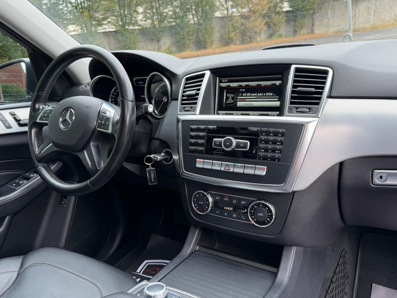 Mercedes-Benz ML 350 CDI BlueTec 4Matic*Panorama*20Zoll*Top*