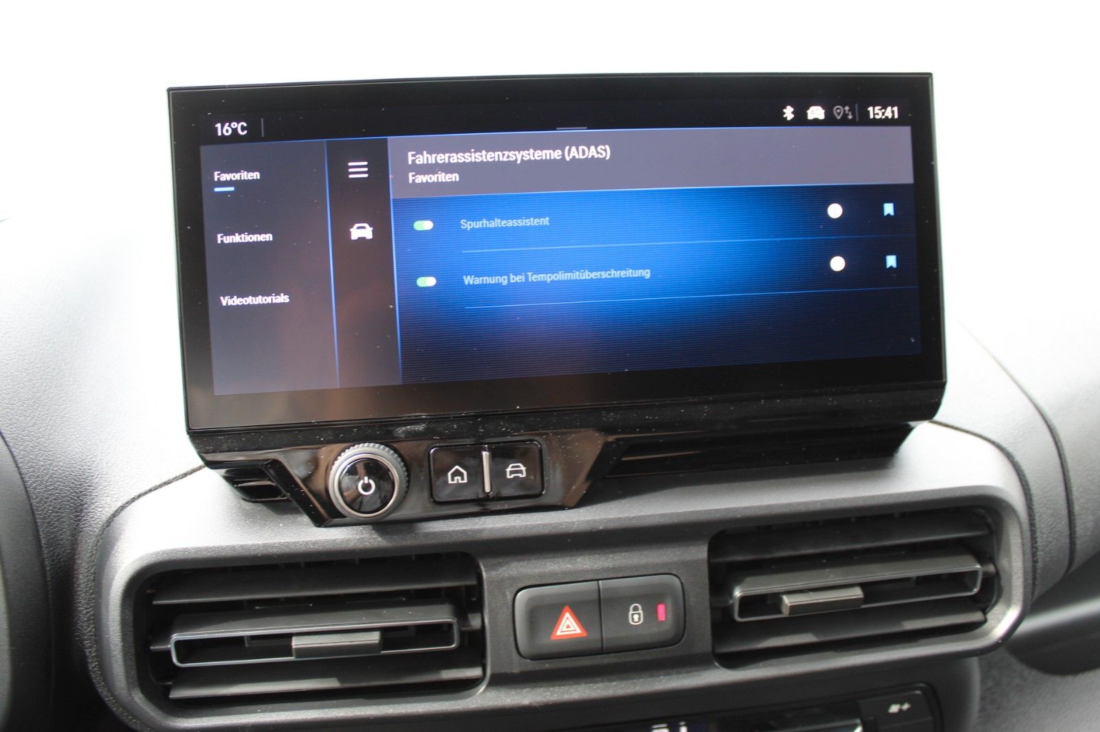 Fahrzeugabbildung Opel Combo Cargo Elektro11KW*Navi*SHZ*PDC*RFK*Holzbod