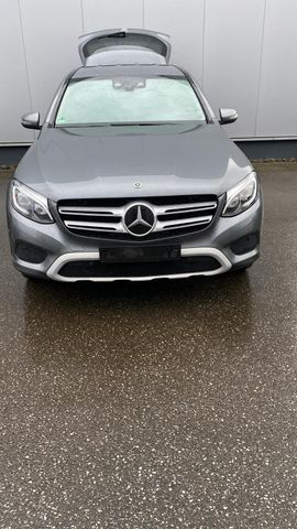 Mercedes-Benz GLC 220d 4Matic +AHK+ACC+Standh+LED+Navi+