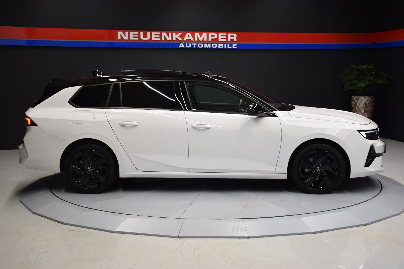 Fahrzeugabbildung Opel Astra L Sports Tourer GS 360° AHK Tempomat Pano