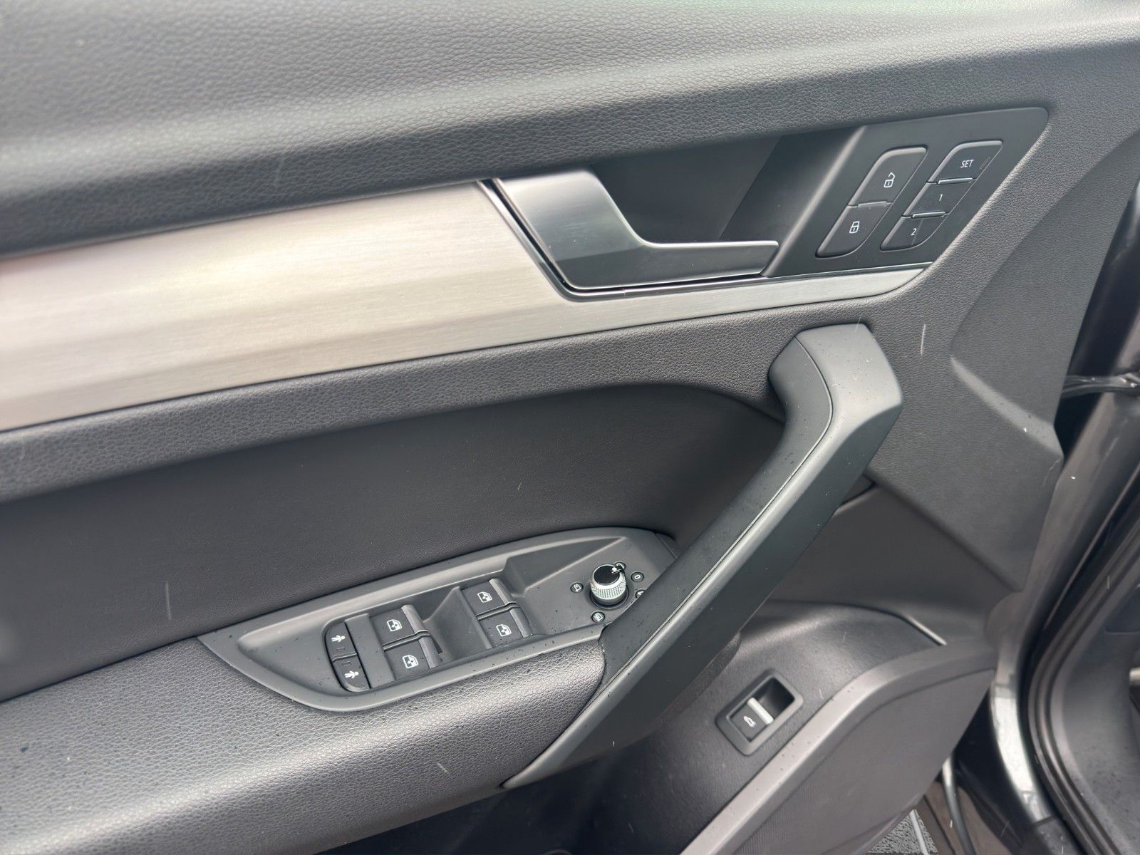 Fahrzeugabbildung Audi Q5 2.0TFSI QUAT S LINE PANO MEMORY AHK 360° LED