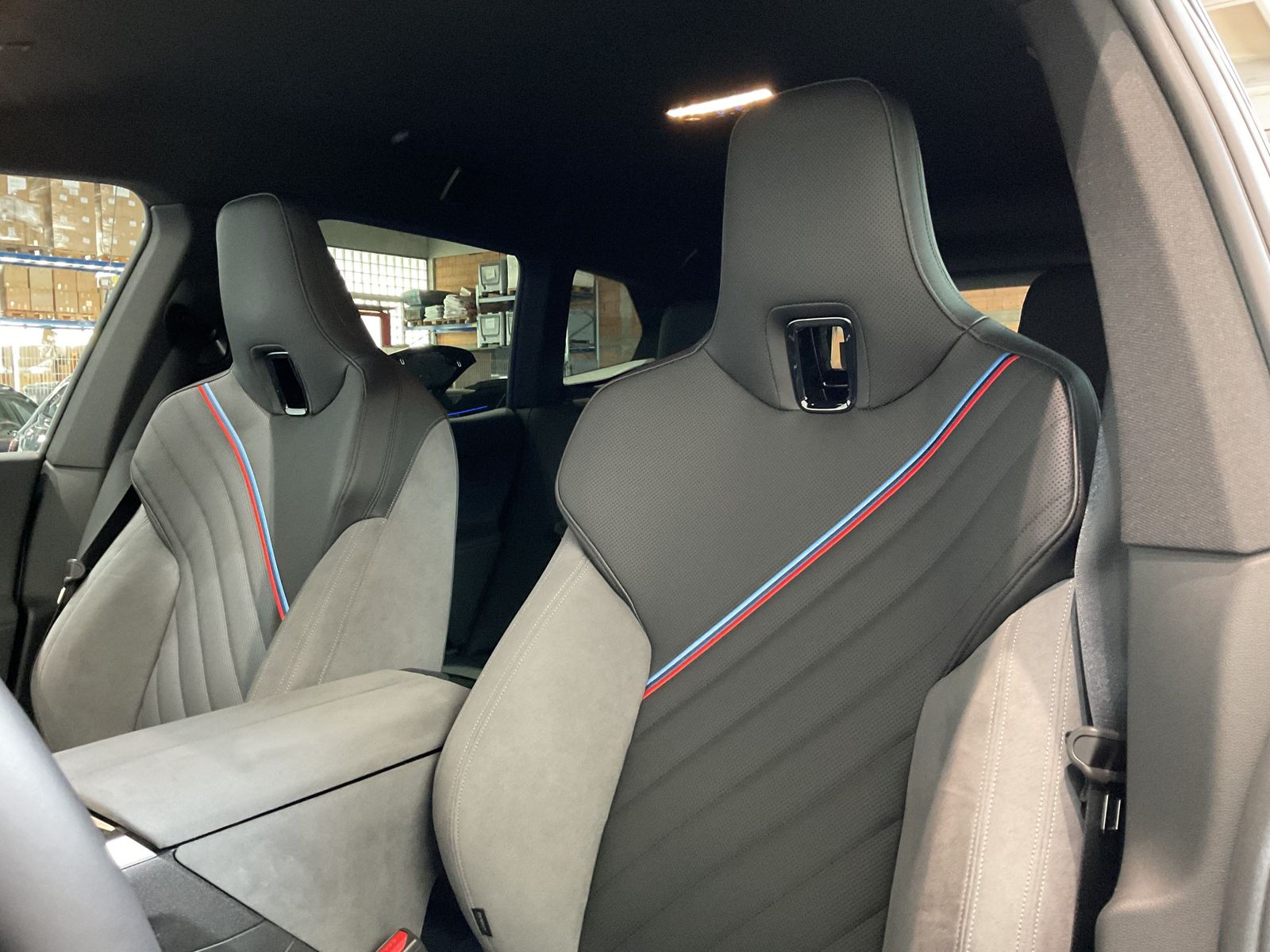 Fahrzeugabbildung BMW iX xDrive45 Harman Kardon Surround | Sitzbelüftu