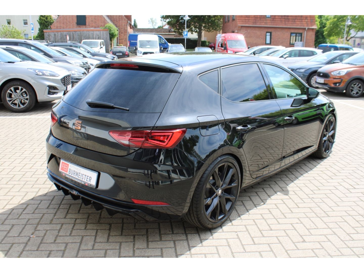 SEAT Leon FR 2.0 TDI Beats ACC LED H&R Pano Navi DAB - Image 5